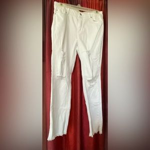 Est 1946 Denim Distressed White Size 6 Jeans Inseam 28